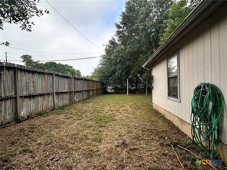 129 Riverside Dr — Photo 4