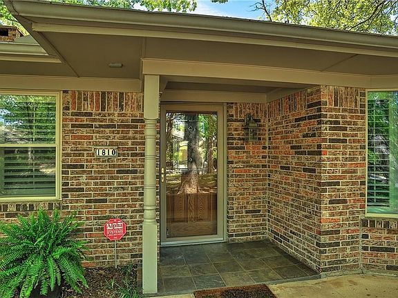 4th image of 1810 Catalina Cir