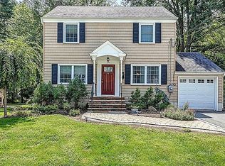29 Charles St, Livingston, NJ 07039