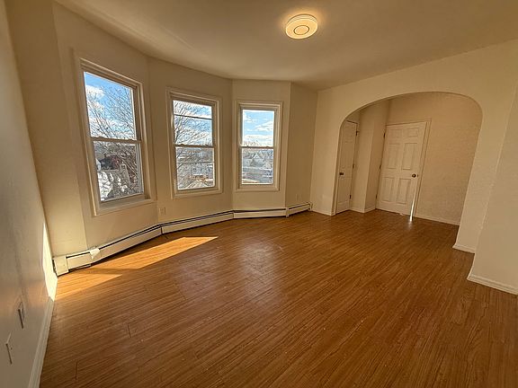 4th image of 166 Kearney St APT 3