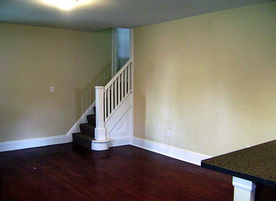 2nd image of 212 N Summit St APT 2