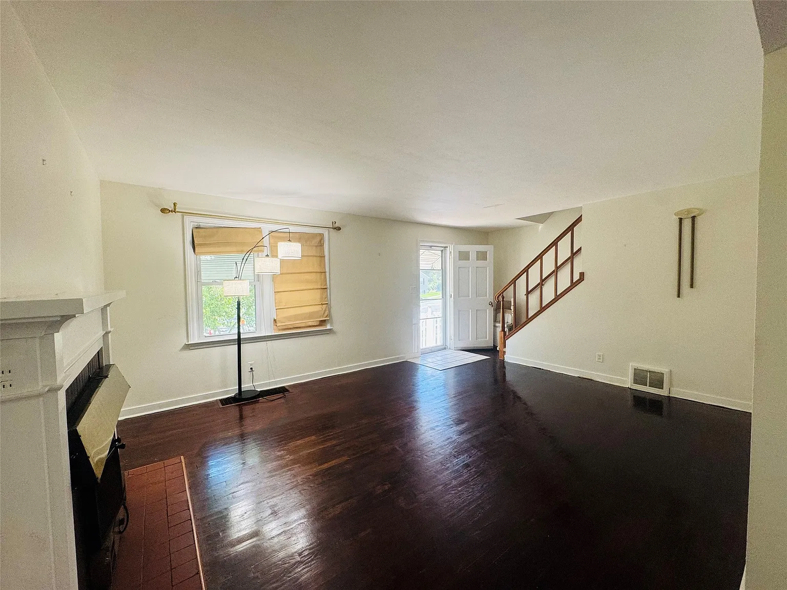 3 bed, 1.5 bath, 1967 sqft, $1,900 — Photo 3