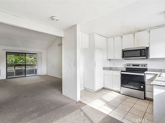 4th image of 232 Springview