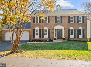 8703 Westwood Forest Ln, Vienna, VA 22182