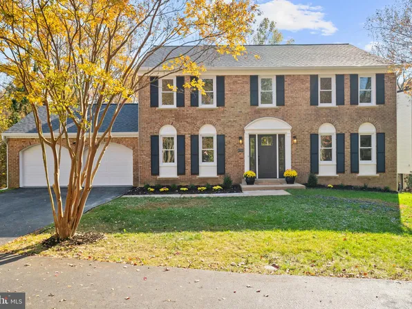 8703 Westwood Forest Ln, Vienna, VA 22182