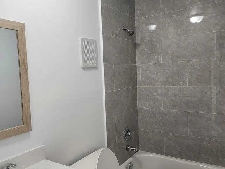 1461 W 42nd St #103 — Photo 5