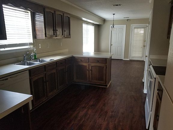 Kitchen & Breakfast Nook