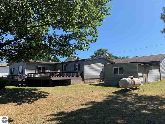 3rd image of 348 Gitchegumee Dr