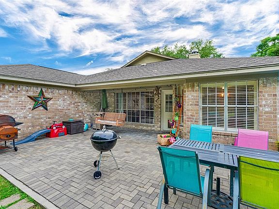 4th image of 2305 Quaker Dr