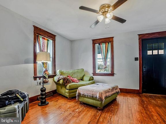 4th image of 1855 Grace Ave