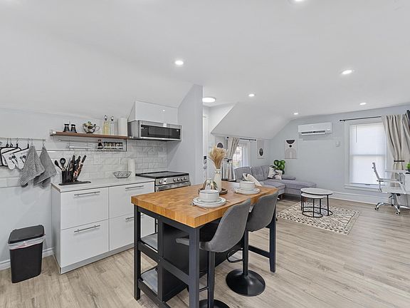 3rd image of 1127 Lillian Ave #2