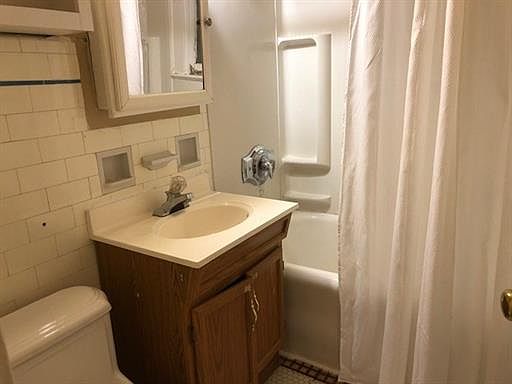 2nd image of 141 Hill St APT 4