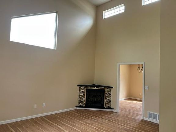 5th image of 203 Nicole Dr
