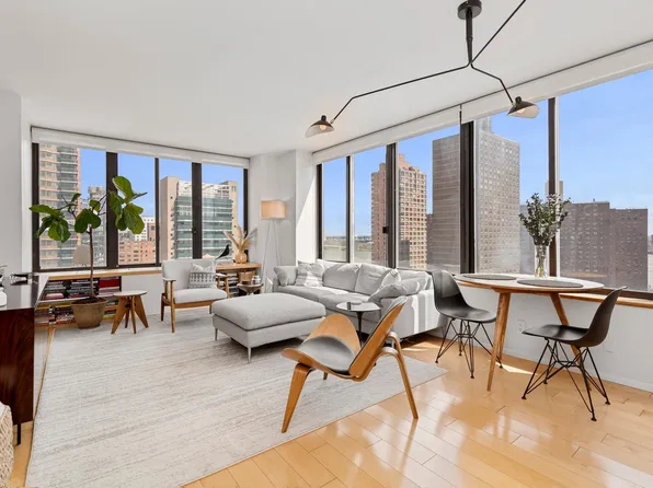 300 East 93rd Street image 1 of 14