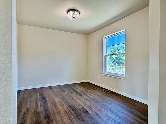 5th image of 1353 Knapp Street