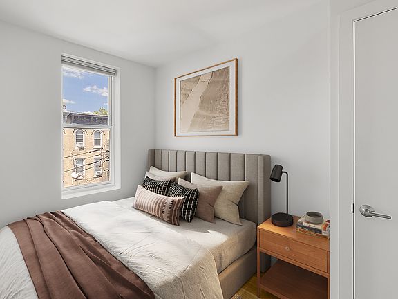 5th image of 562A Morgan Ave APT 3