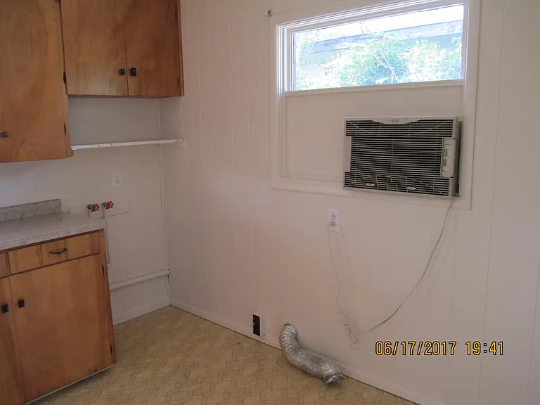 1122 S Cedar St — Photo 11