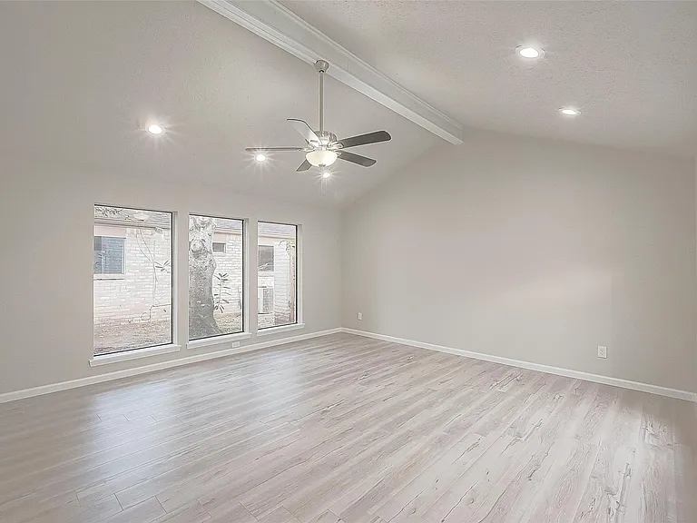 6107 Sanford Rd — Photo 7
