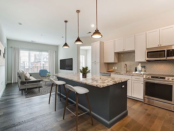 4th image of 1079 N High St Unit 514