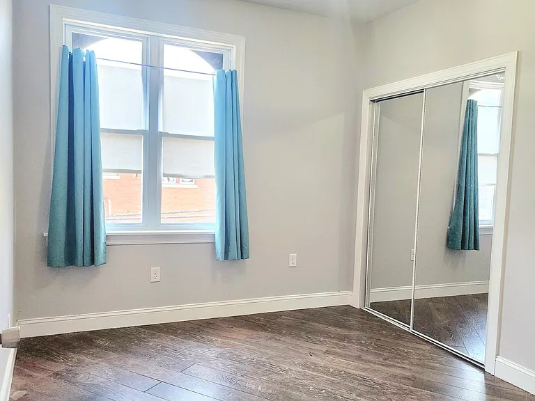 5147 Catharine St #3 — Photo 11