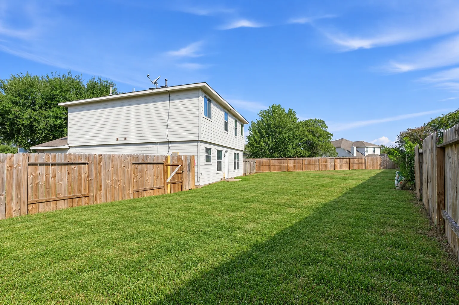 3 bed, 2.5 bath, 1936 sqft, $2,700 — Photo 4