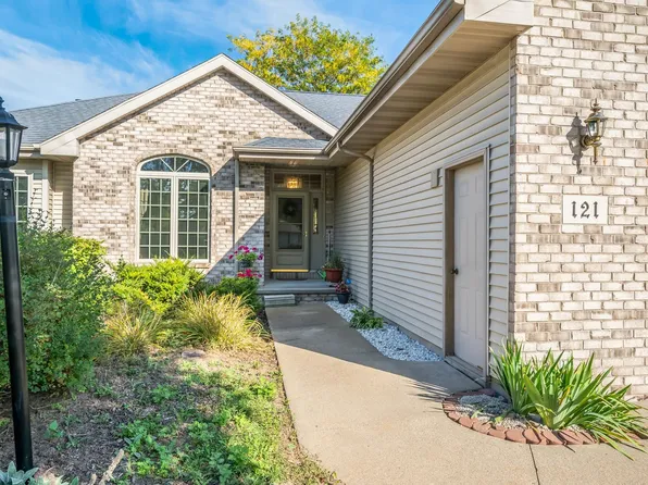 121 Edgewood Ln, Combined Locks, WI 54113