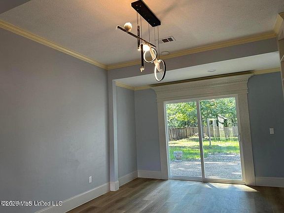 3rd image of 124 Holmar Dr