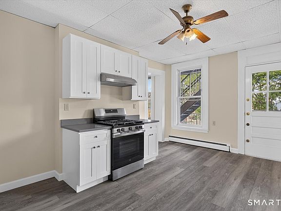 3rd image of 121 Wooster St APT 2