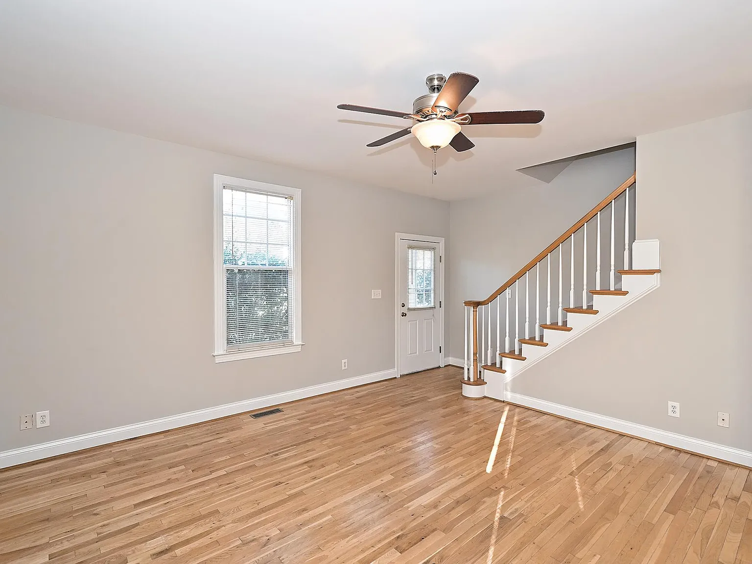 3 bed, 1416 sqft, $3,050 — Photo 3