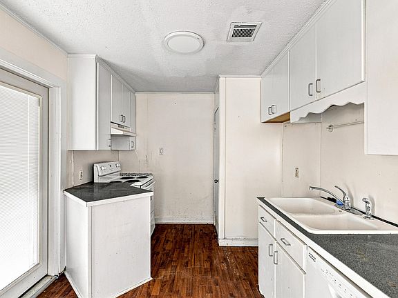 3rd image of 2306 Lexington Ave