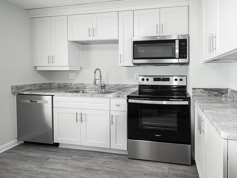 1208 W. Ocean View Apts — Photo 4