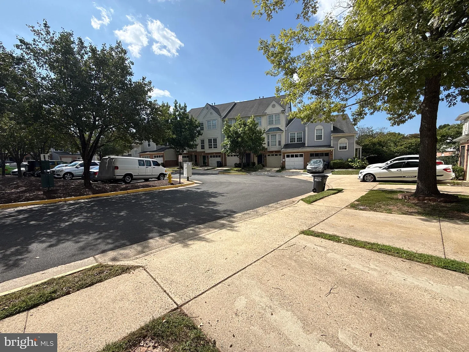 Glen Oaks Condo — Photo 2