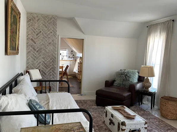 712 45th St #B, Kenosha, WI 53140