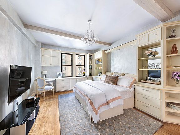 3rd image of 40 W 72nd St APT 81C