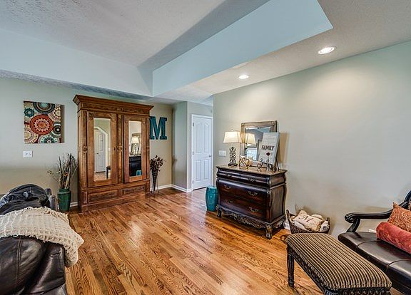 5th image of 829 Lindsey Ln