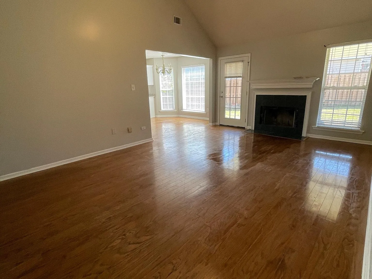 250 Hudson Trce — Photo 3