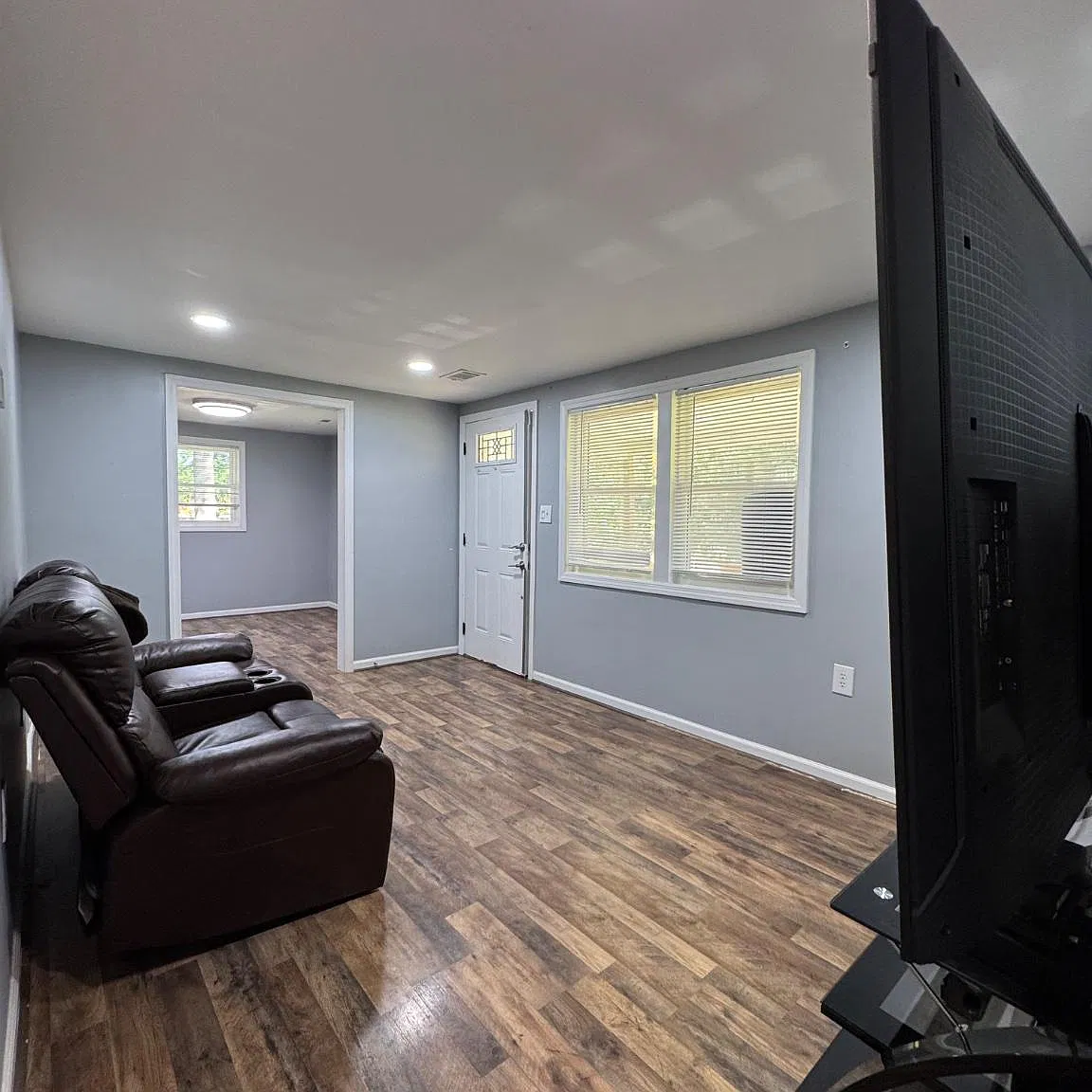 2 bed, 1.0 bath, 800 sqft, $2,800 — Photo 2