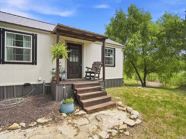 Listing photo 4