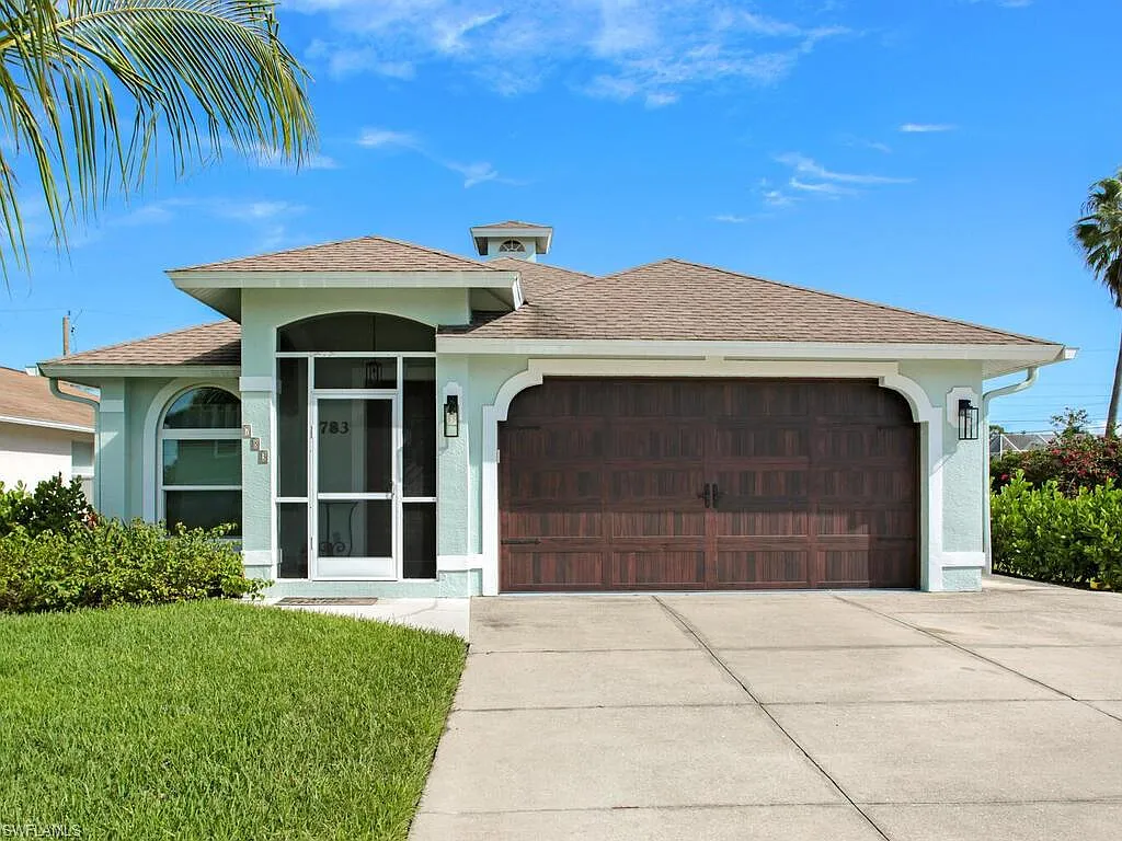 3 bed, 2.0 bath, 1981 sqft, $4,150 — Photo 2