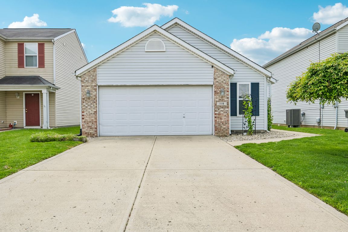 Village Green Dr-S3004-001.jpg