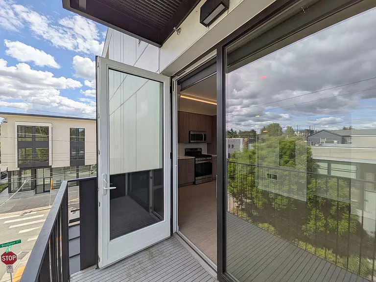 Division 31 Apartments — Photo 19