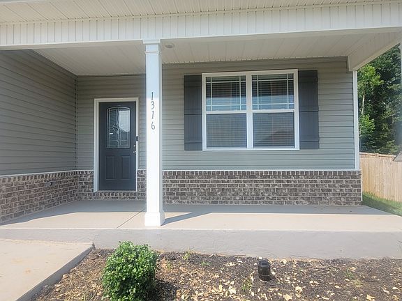 2nd image of 1316 Black Oak Cir