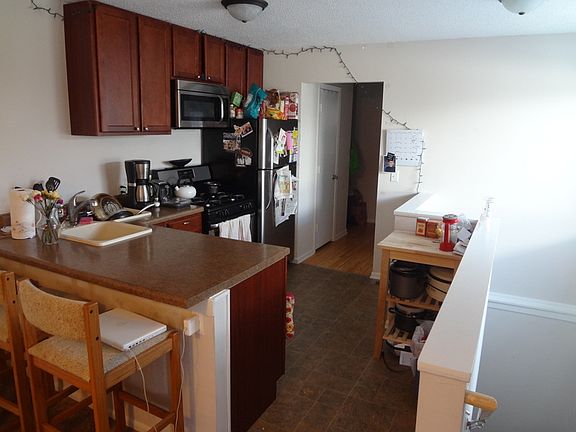 2nd image of 865 Weeks Ave SE