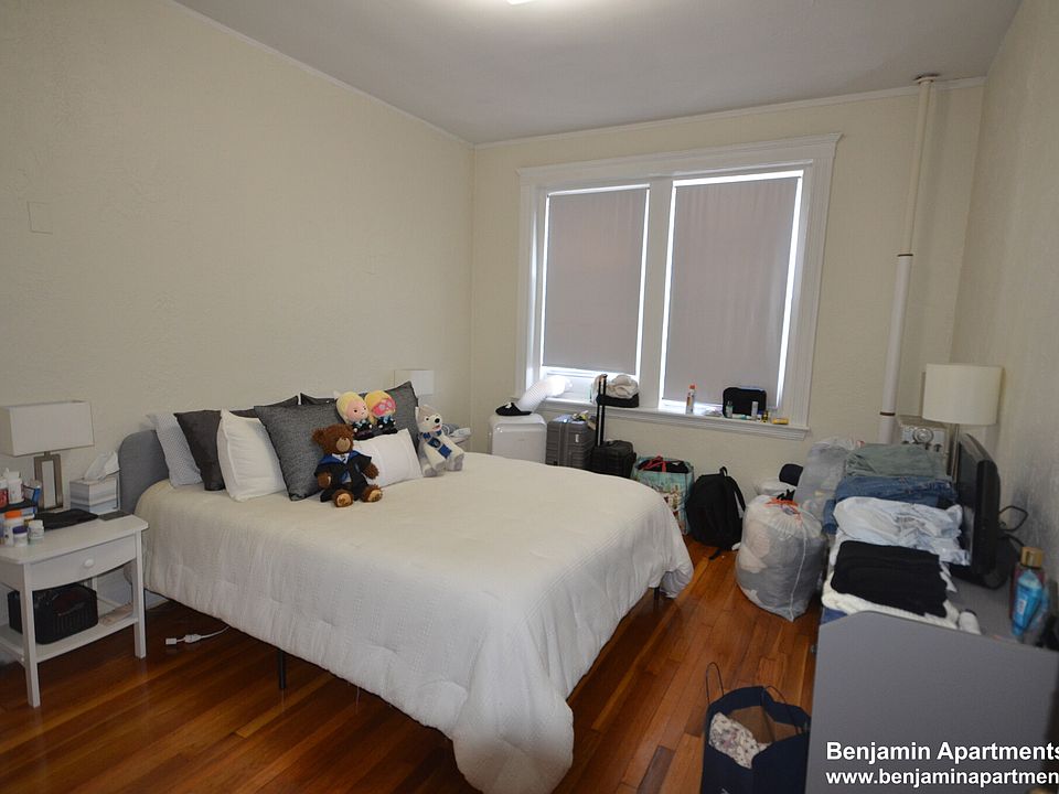 1st image of 1810 Commonwealth Ave APT 12