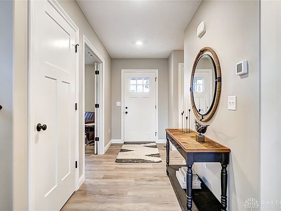 4th image of 220 Fox Harbor Dr