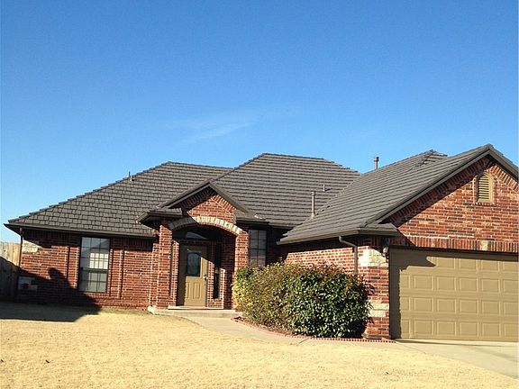 2nd image of 717 N Buckhorn Way