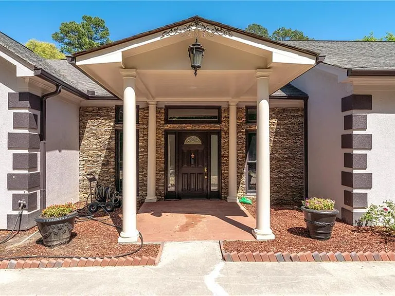 2320 Copper Trail Ln — Photo 2