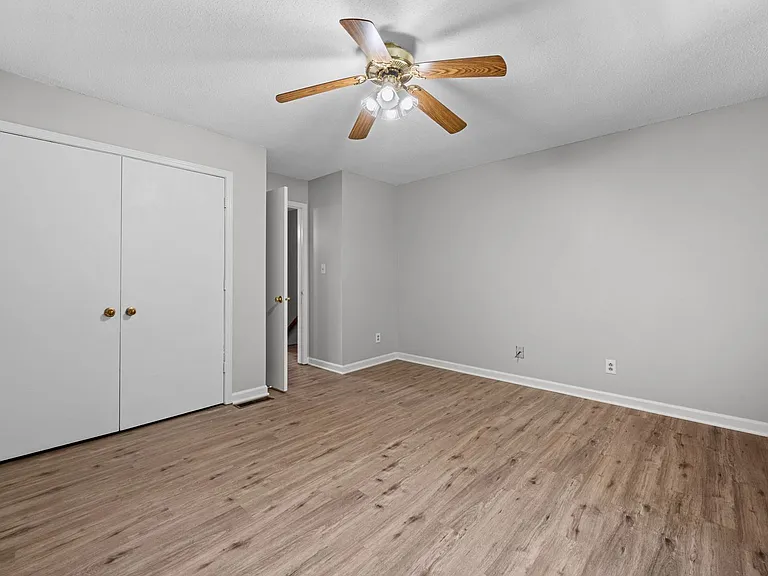 240 Timber Lake Dr — Photo 12