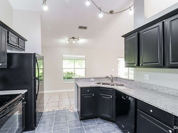 3rd image of 1057 Arbor Hill Cir