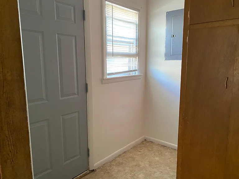 1902 Chesterfield St #1 — Photo 12